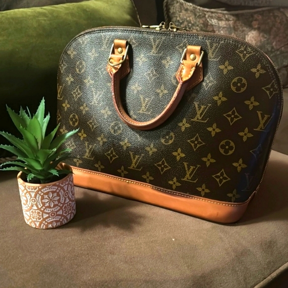 Louis Vuitton Alma Handbag ❤️✨⚜️ Authentic - EUC - Picture 1 of 14
